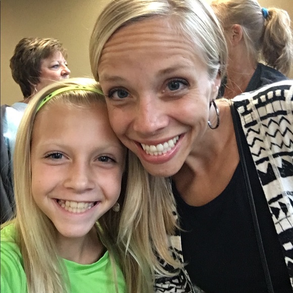 Meet your Poshers, Holly and Reese - Picture 3 of 3